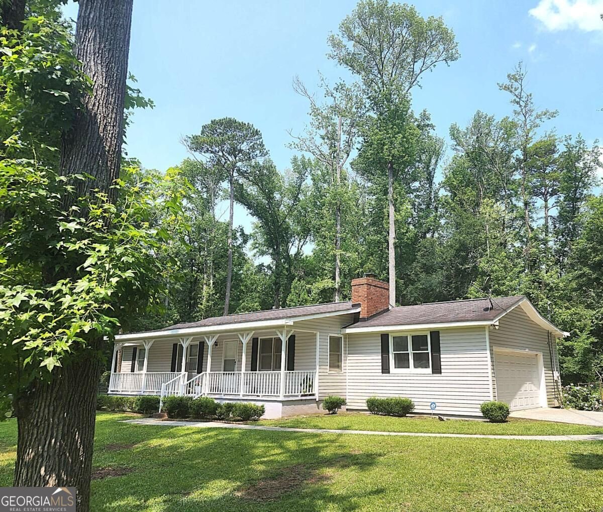 1129 Sandy Beach Drive Macon - main photo