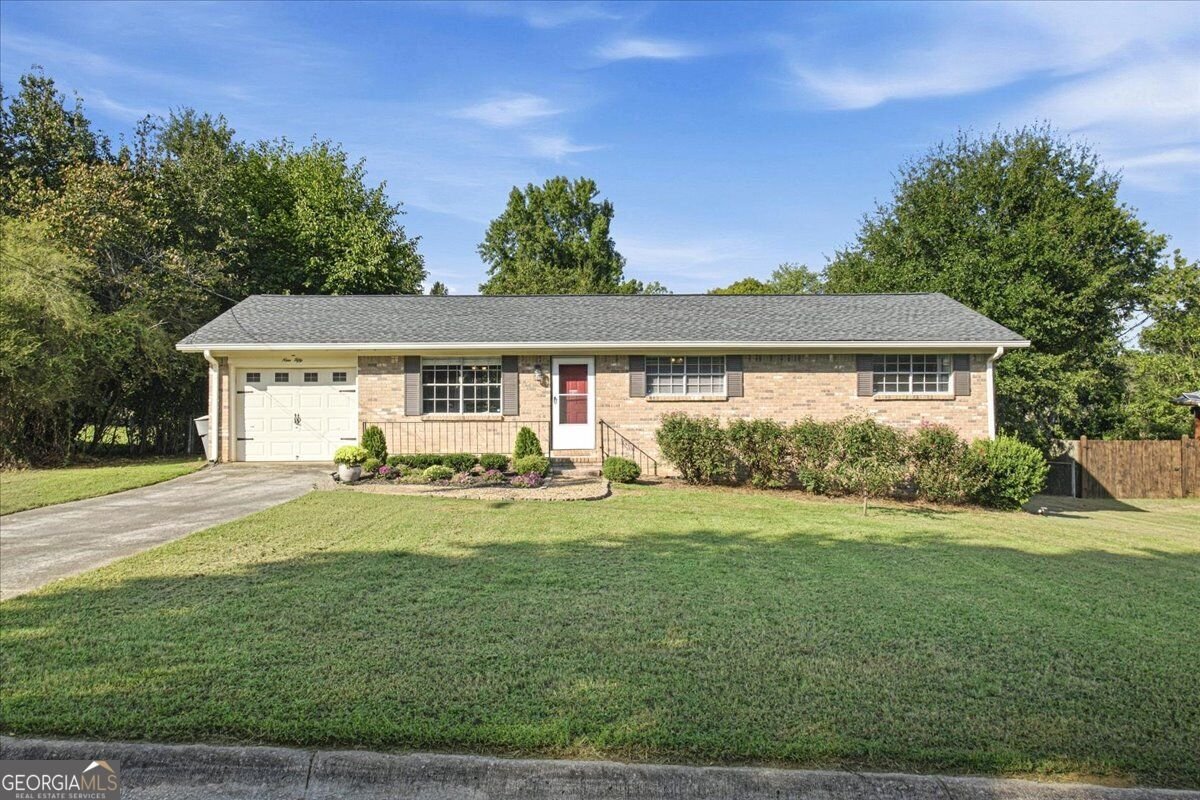950 Meadowbrook Lane Conyers - main photo