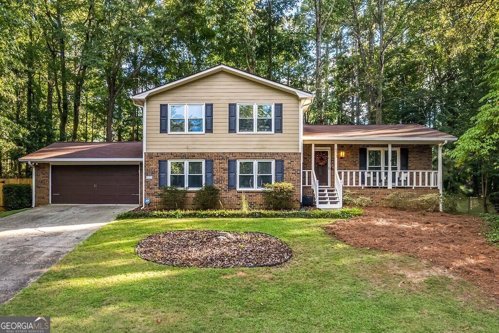 573 Benson Hurst Drive Mableton - main photo