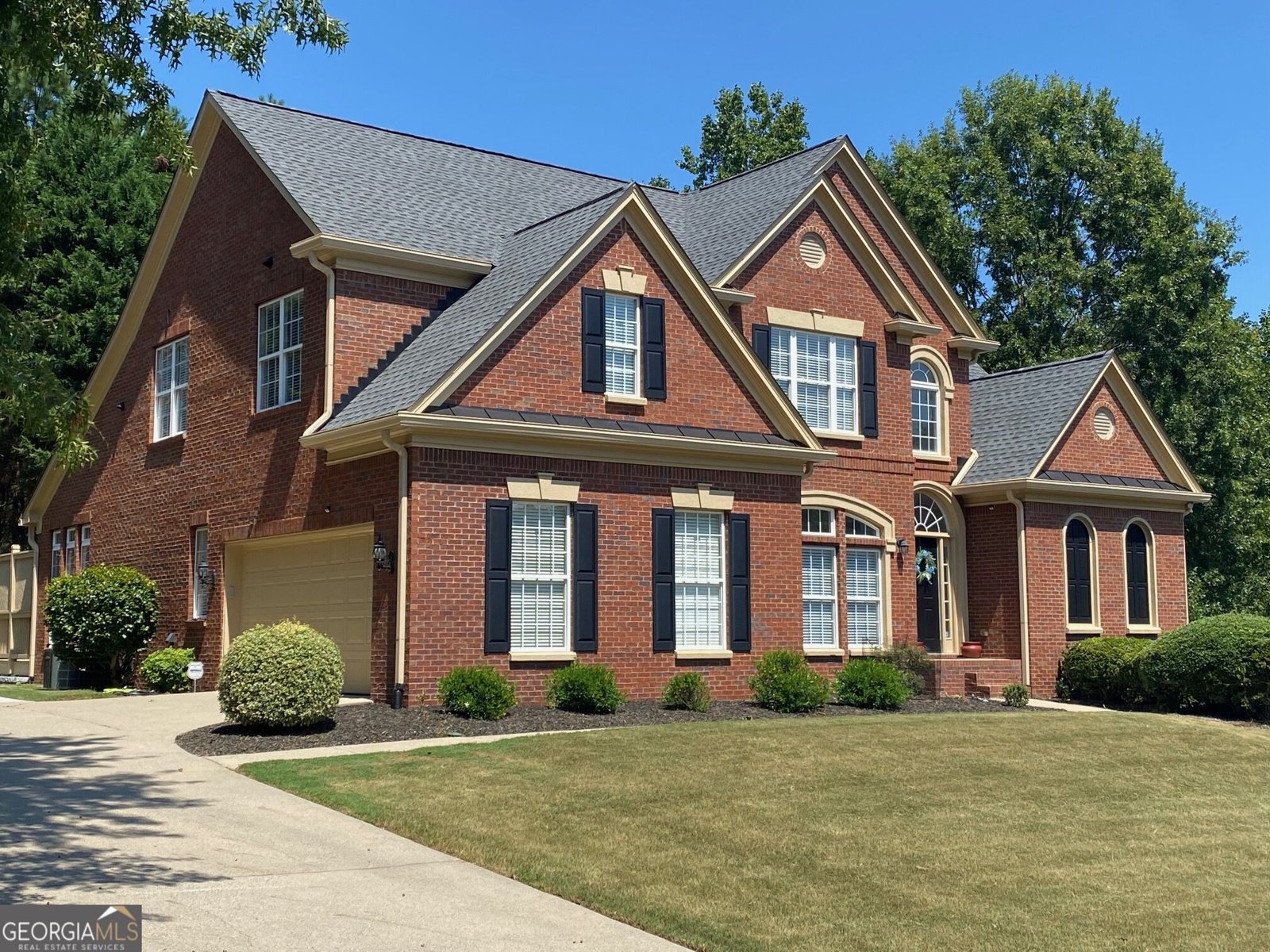 321 Bournemouth Drive Suwanee - main photo