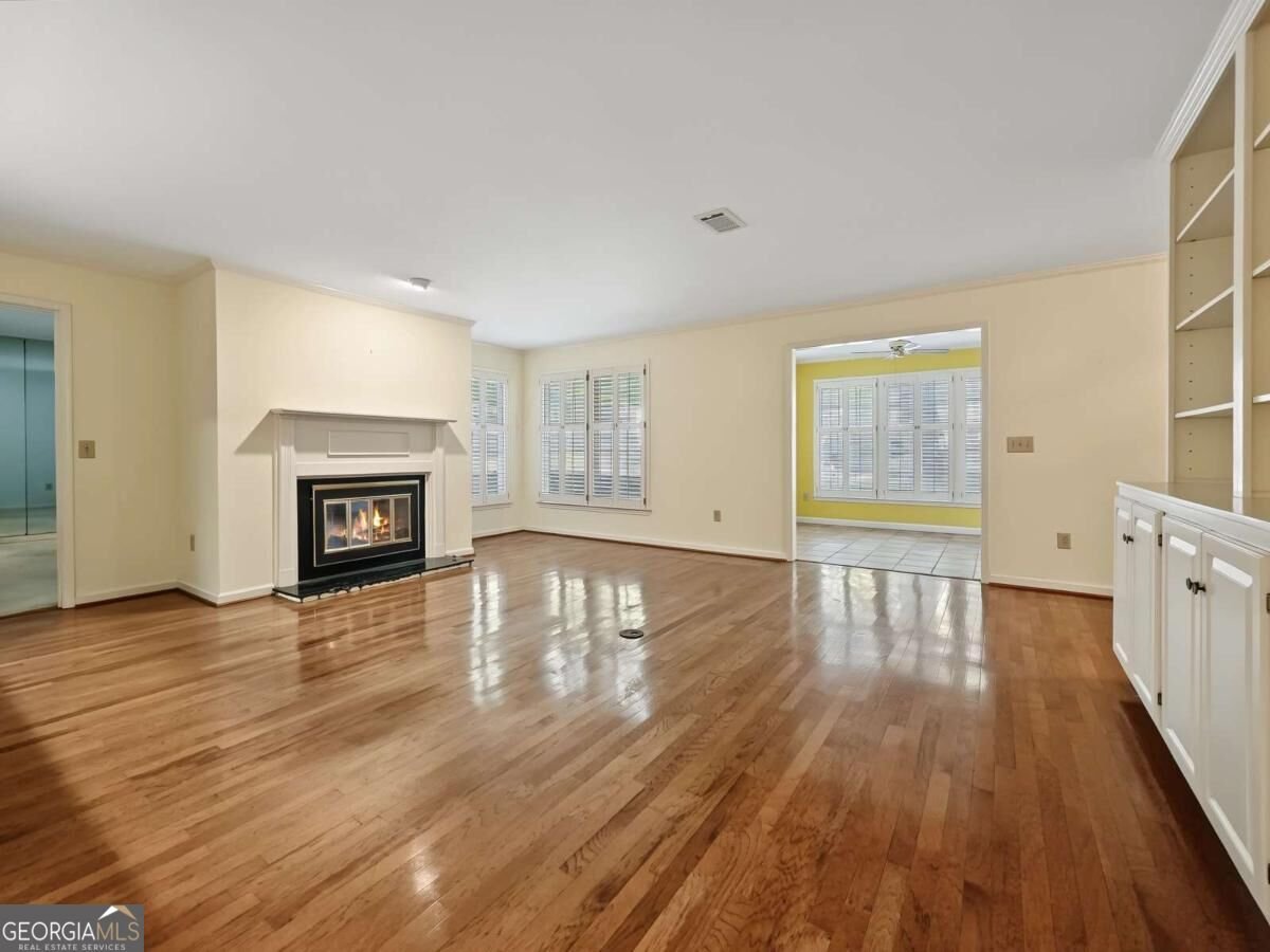 306 Bainbridge Drive Sandy Springs - Photo 12