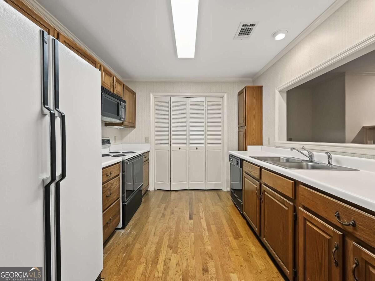 306 Bainbridge Drive Sandy Springs - Photo 16
