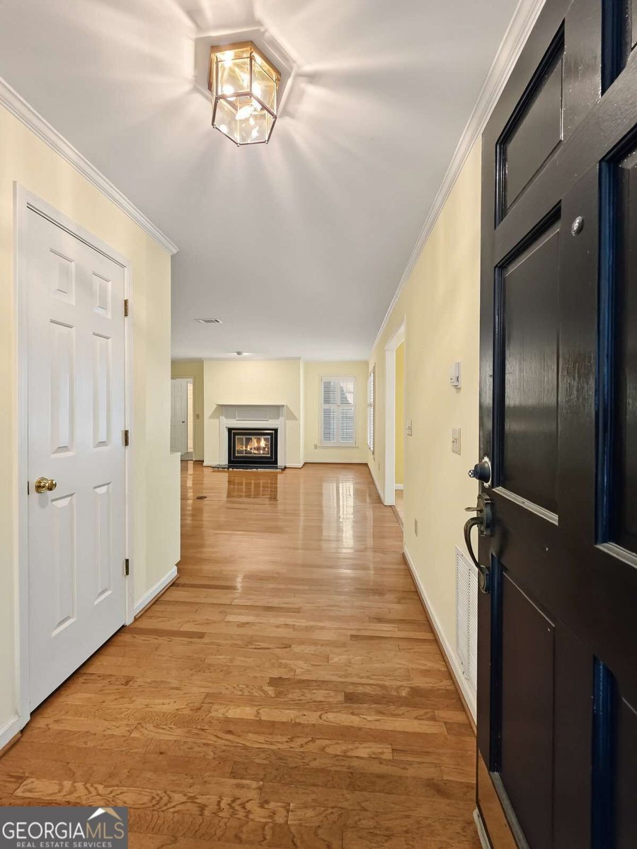 306 Bainbridge Drive Sandy Springs - Photo 7
