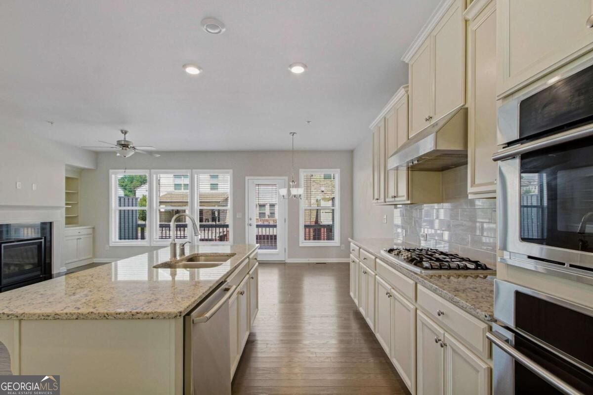 402 Montclair Court Woodstock - Photo 10
