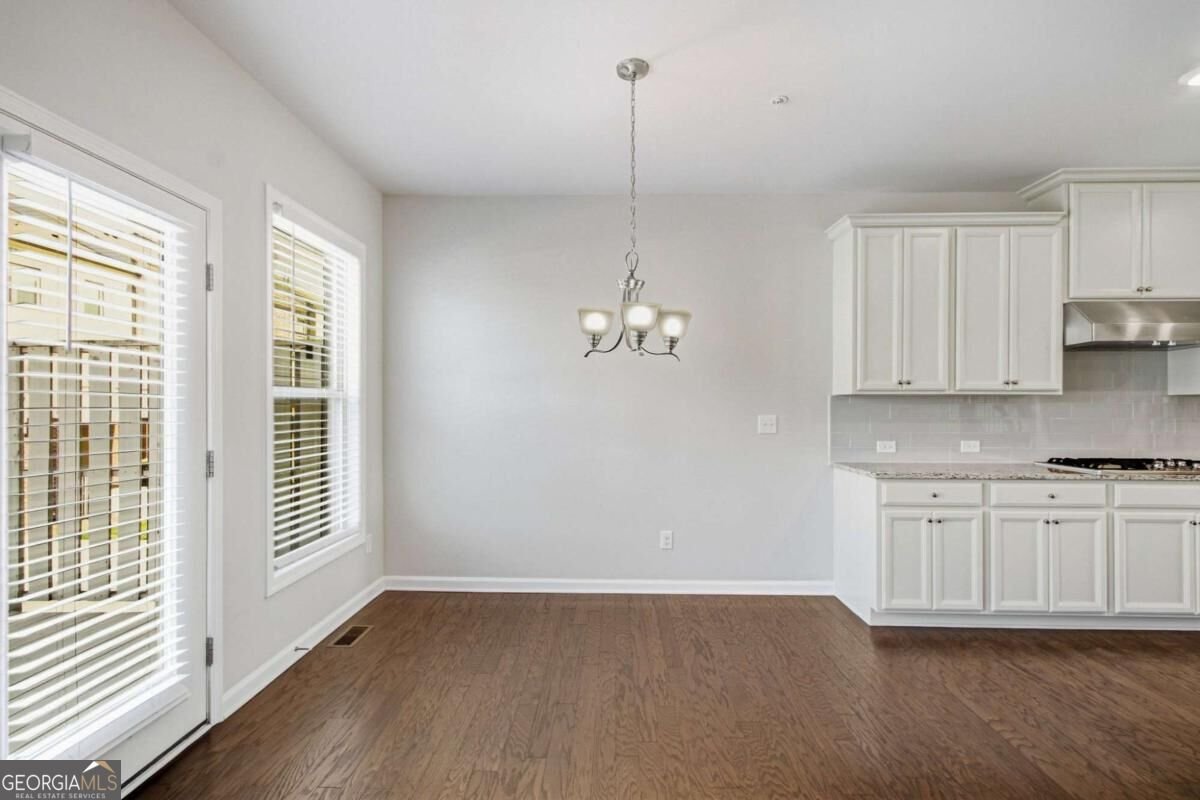 402 Montclair Court Woodstock - Photo 6