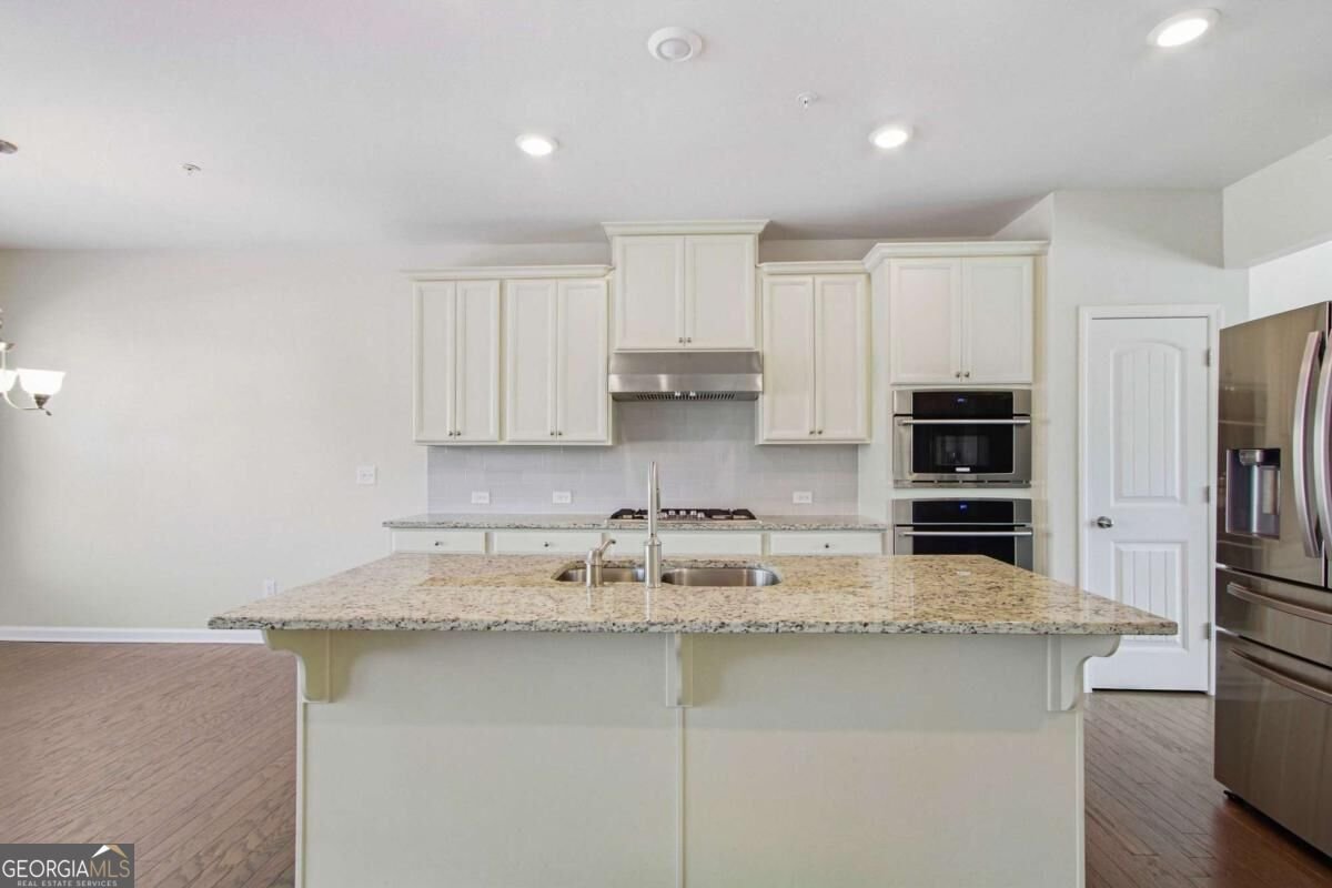 402 Montclair Court Woodstock - Photo 8