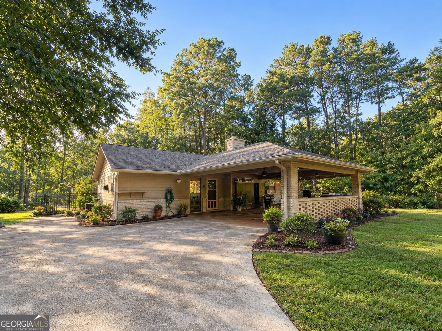 1921 Fisher Drive Stockbridge - main photo