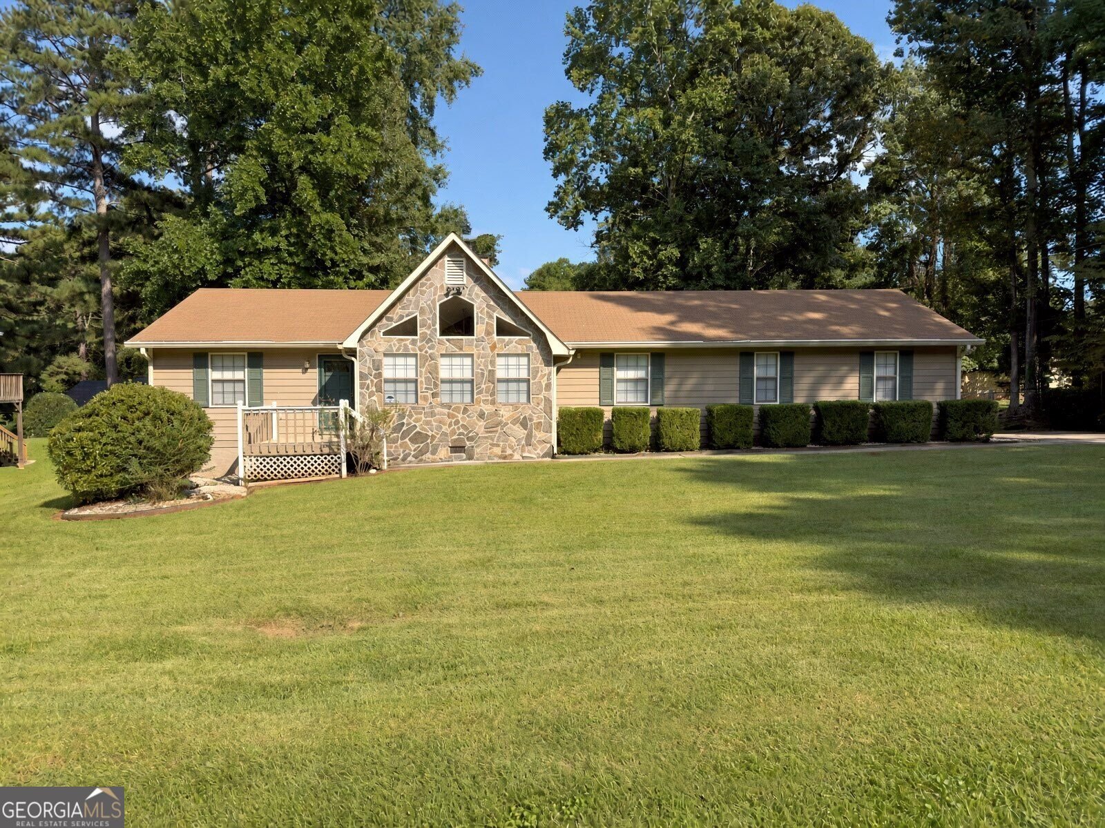 518 Club Valley Drive Stockbridge - main photo