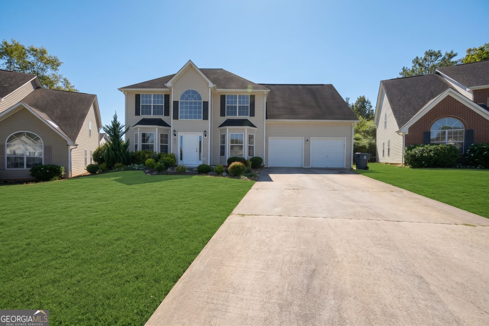 412 Lake Front Court Stockbridge - main photo