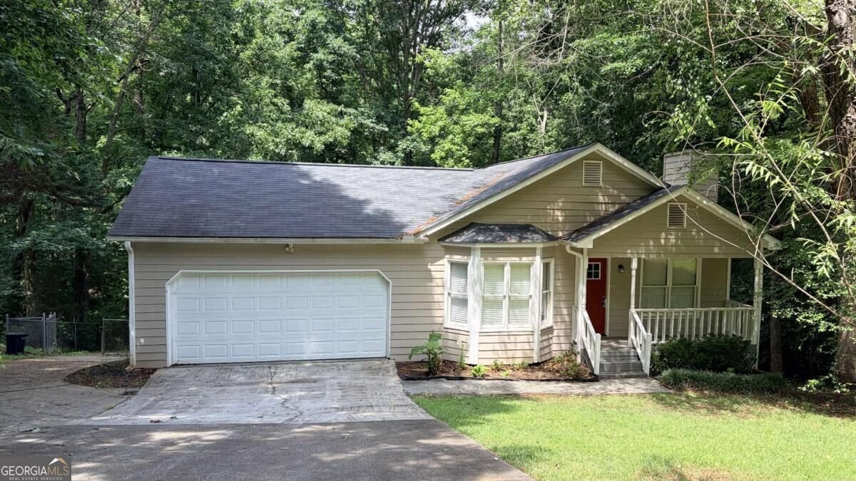 1535 Oakhill Drive Auburn - main photo