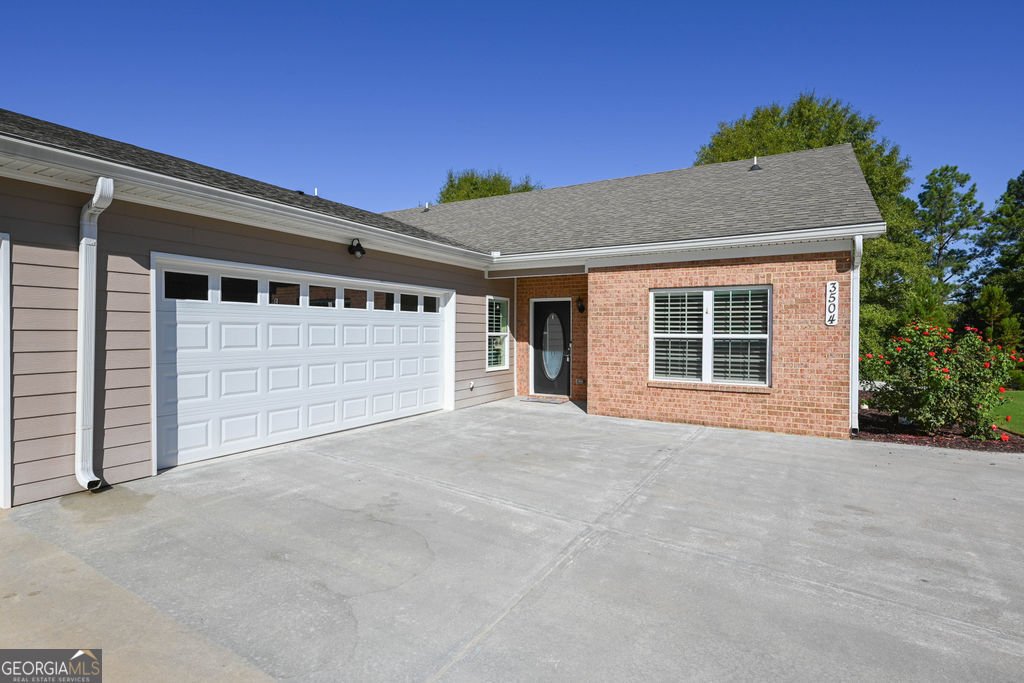 3504 Commonwealth Circle Newnan - main photo