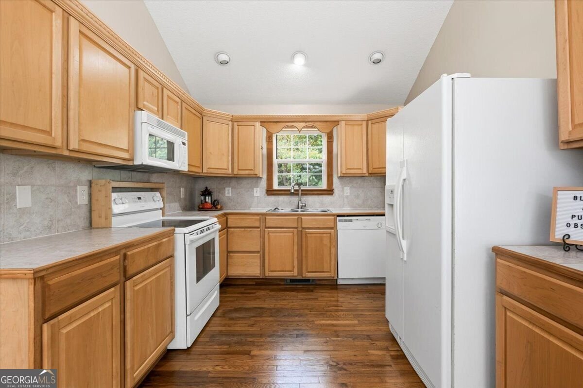241 Graystone Pointe Drive Macon - Photo 12