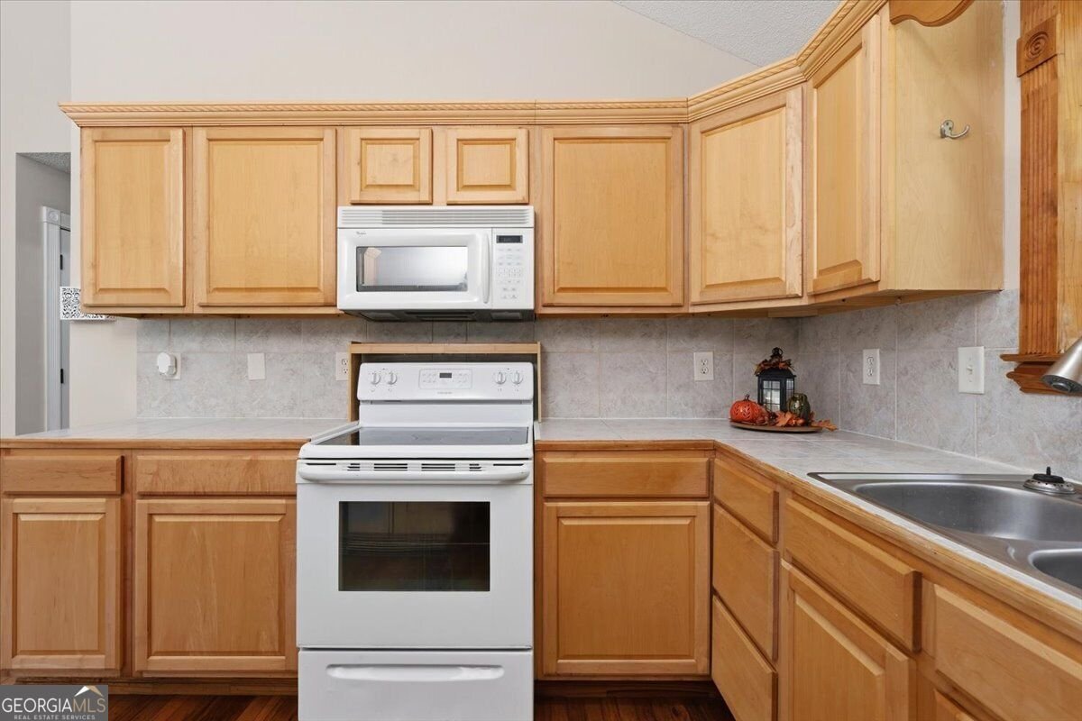 241 Graystone Pointe Drive Macon - Photo 15
