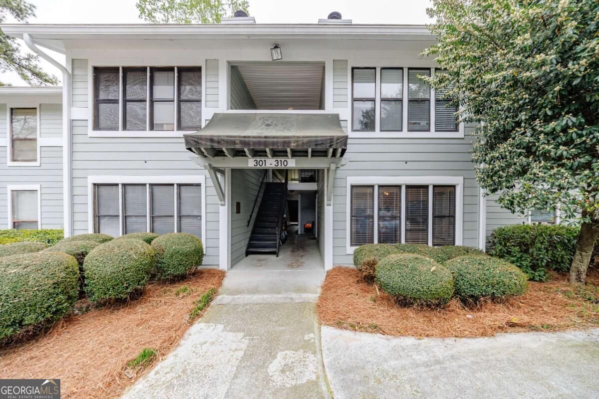 303 Summit North Drive Atlanta - main photo