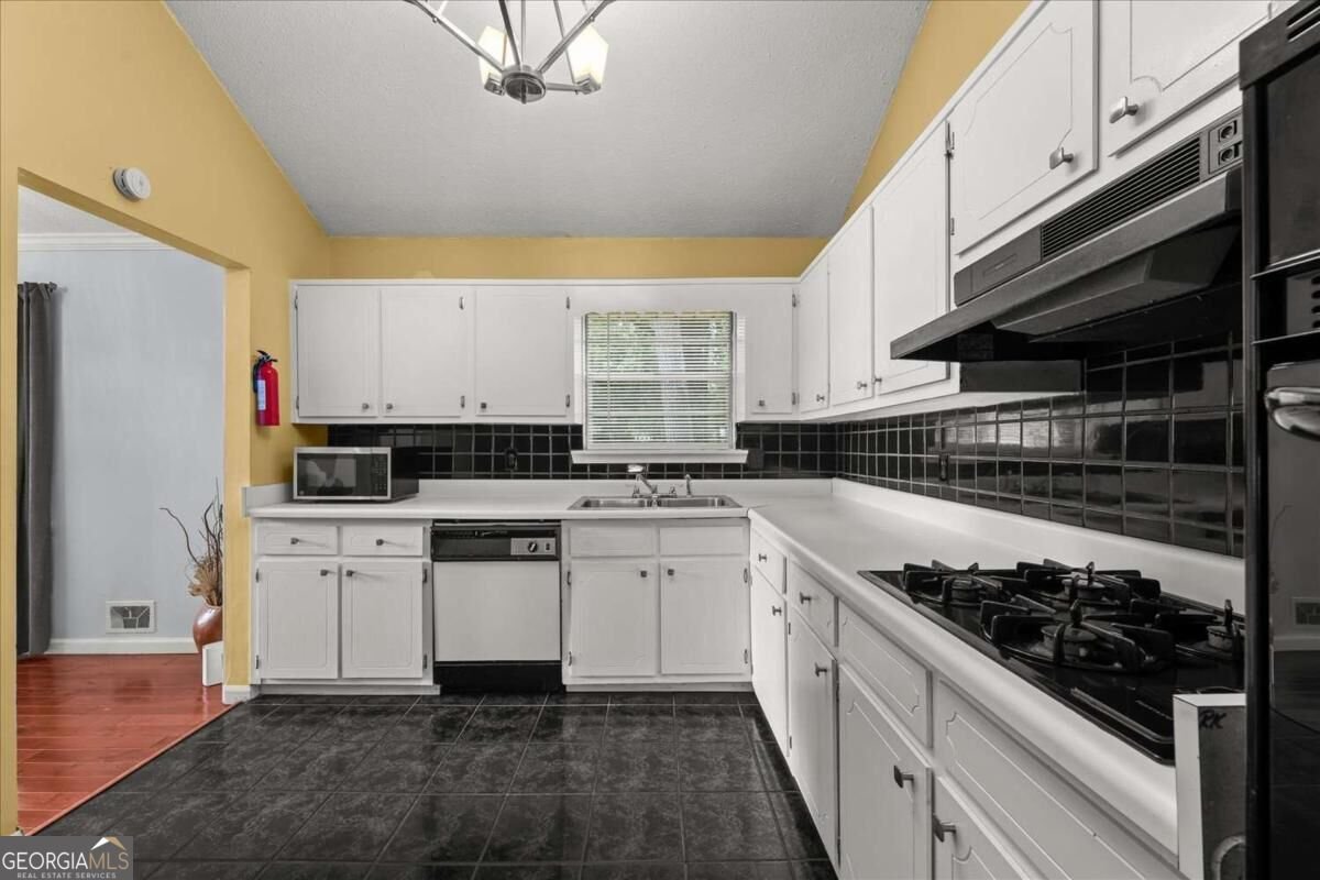 399 Emmett Street Riverdale - Photo 10