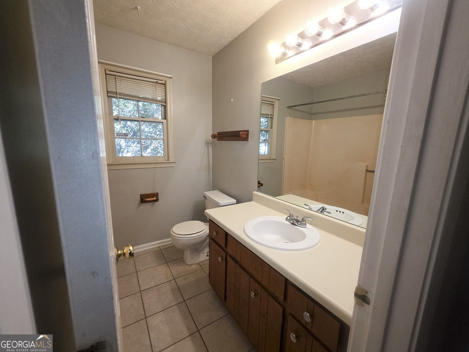 2140 Kings Gate Cir Snellville - Photo 9