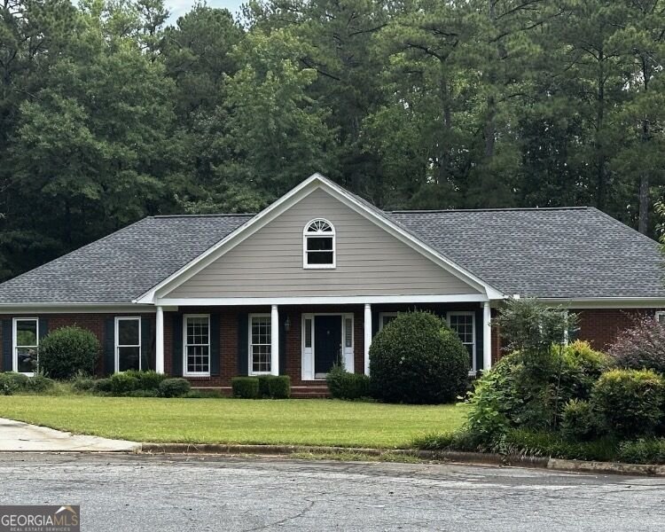 560 Saddle Crest Drive Roswell - main photo