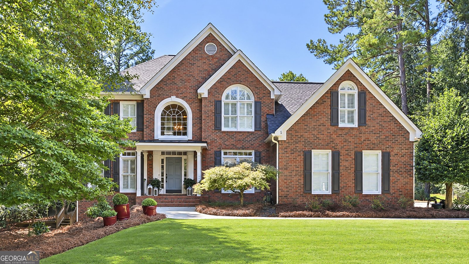 325 Stonehaven Drive Fayetteville - main photo