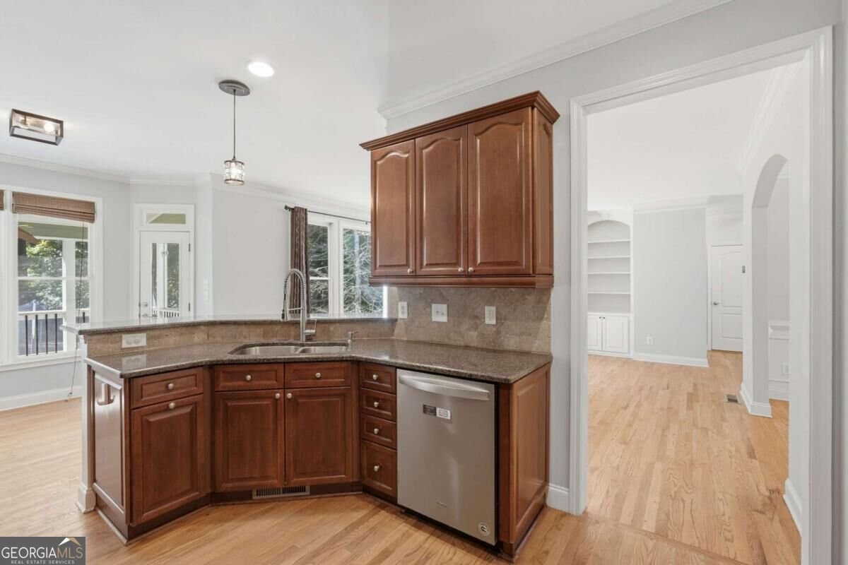 9025 Devonwood Court Gainesville - Photo 7