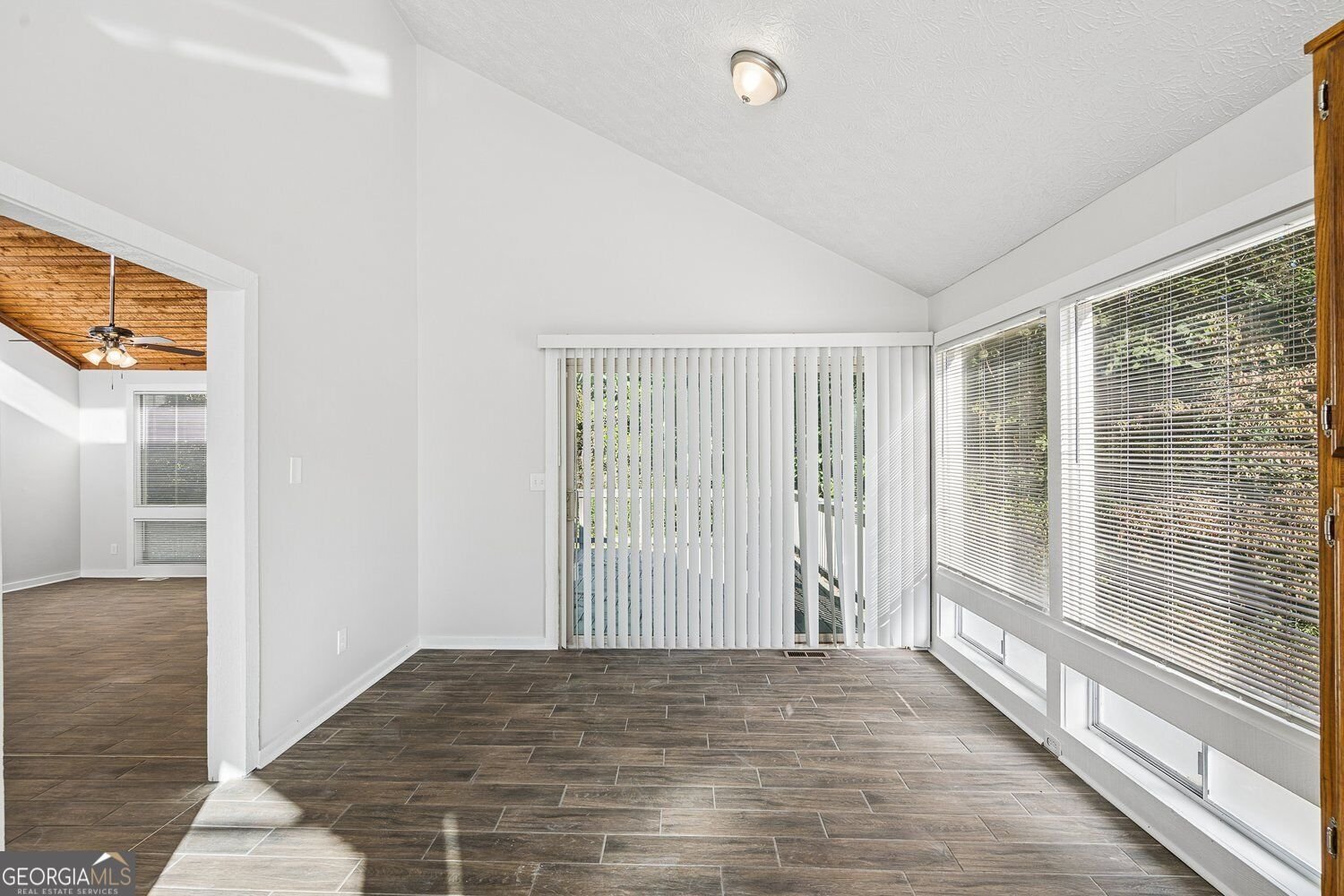 587 Farmbrook Trail Kennesaw - Photo 8