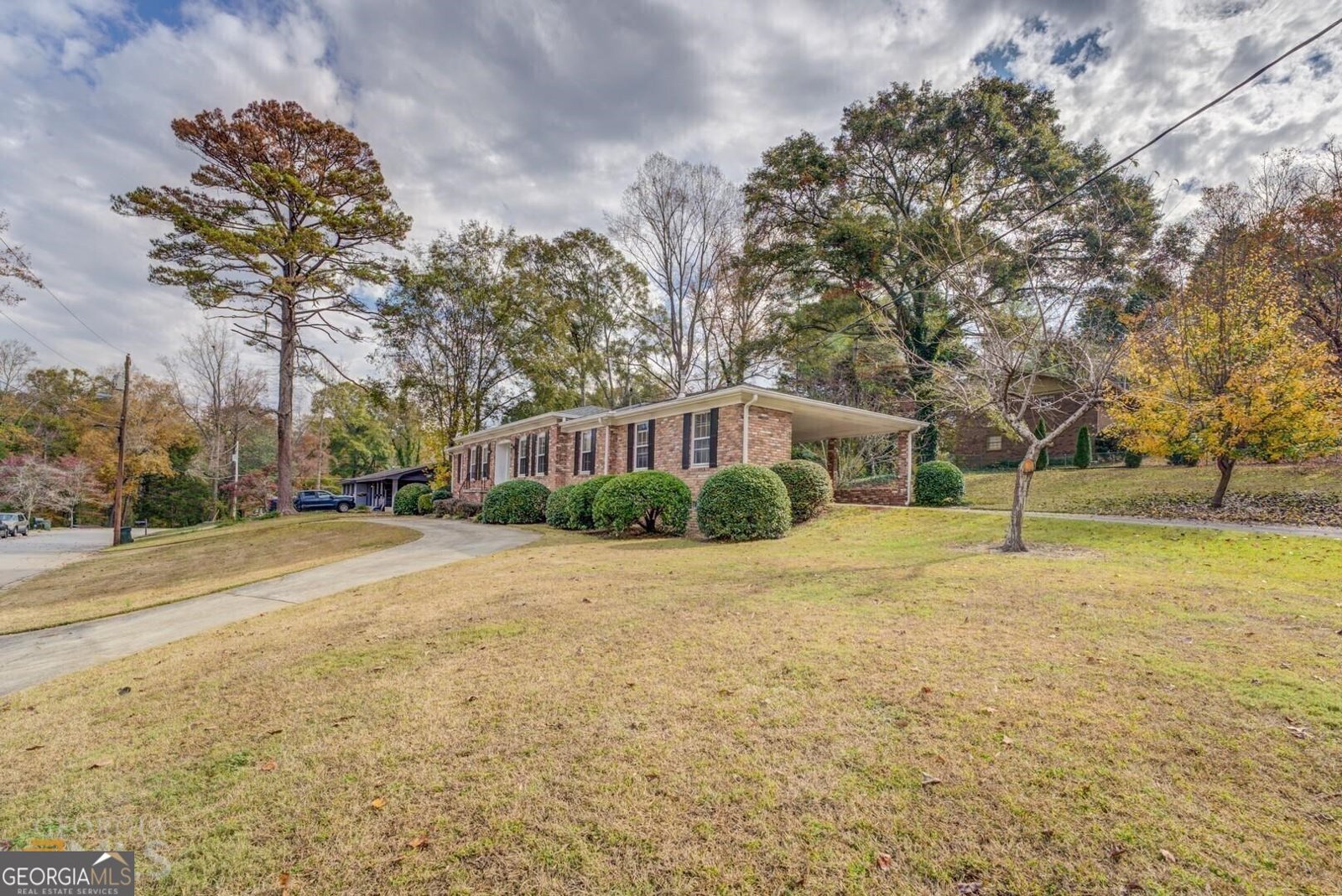 7111 Indian Creek Circle Covington - main photo