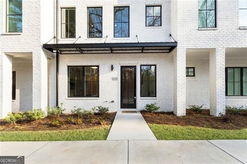 2202 Carlton Court Atlanta - main photo