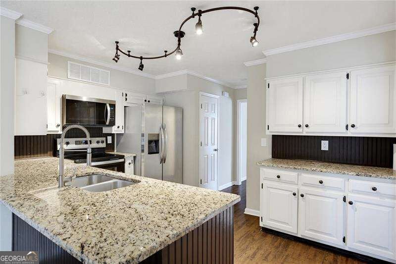 9158 Carroll Manor Drive Sandy Springs - Photo 11