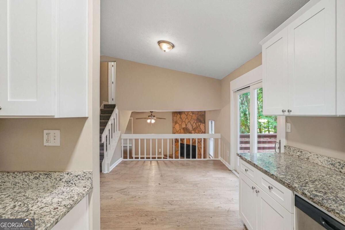 5130 Woodbridge Trail Stone Mountain - Photo 9