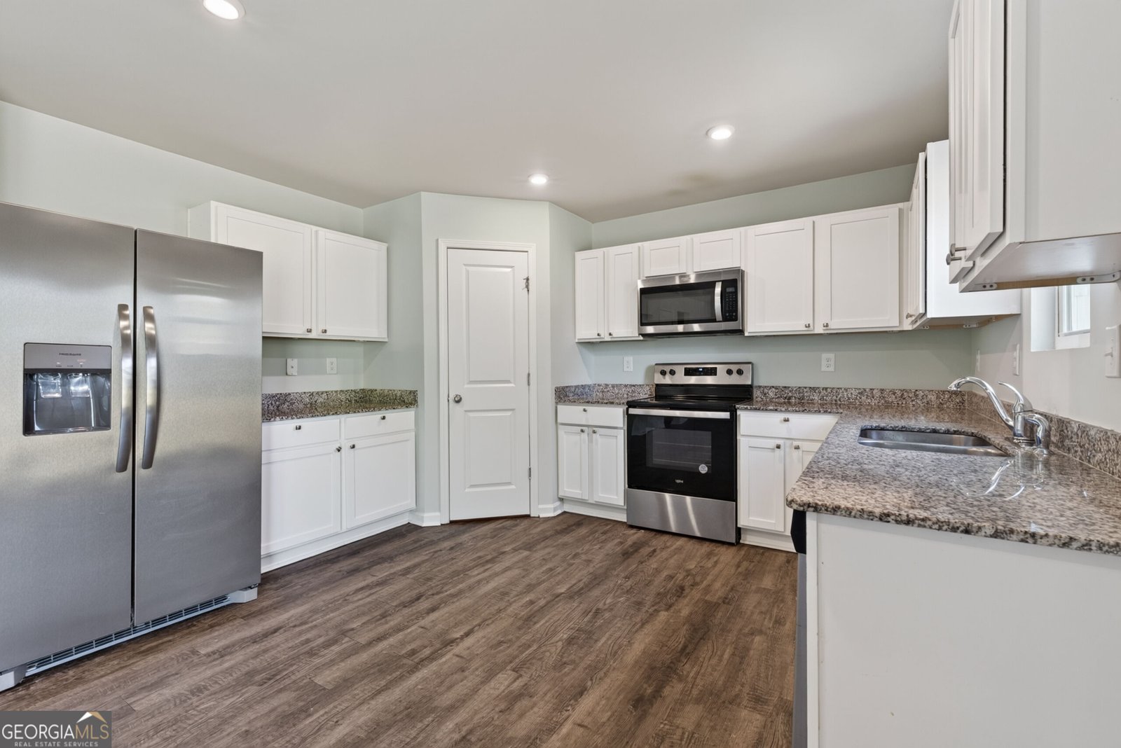 464 Hawthorn Trail Macon - Photo 18