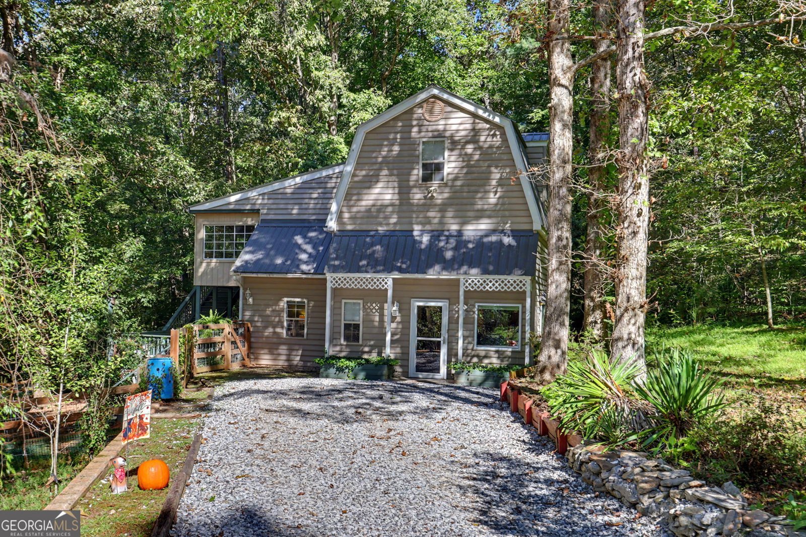 755 Beaver Lake Drive Clarkesville - main photo