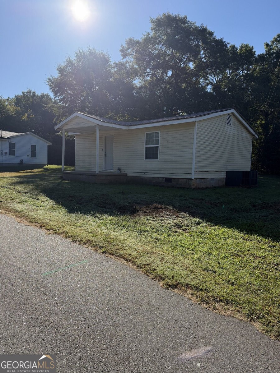 54 Geter Circle Newnan - main photo