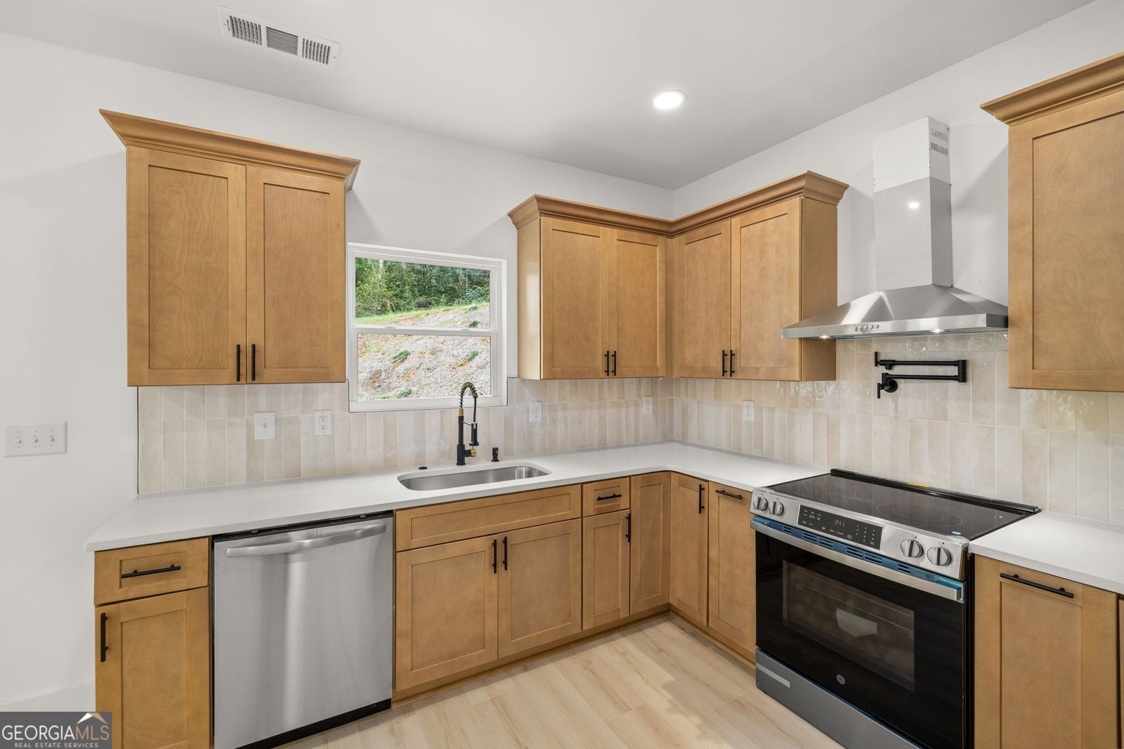 176 Llewellyn Street Clarkesville - Photo 8