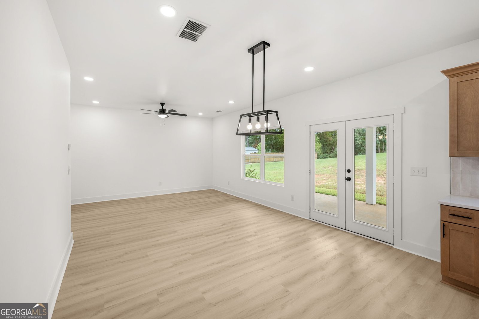 176 Llewellyn Street Clarkesville - Photo 9