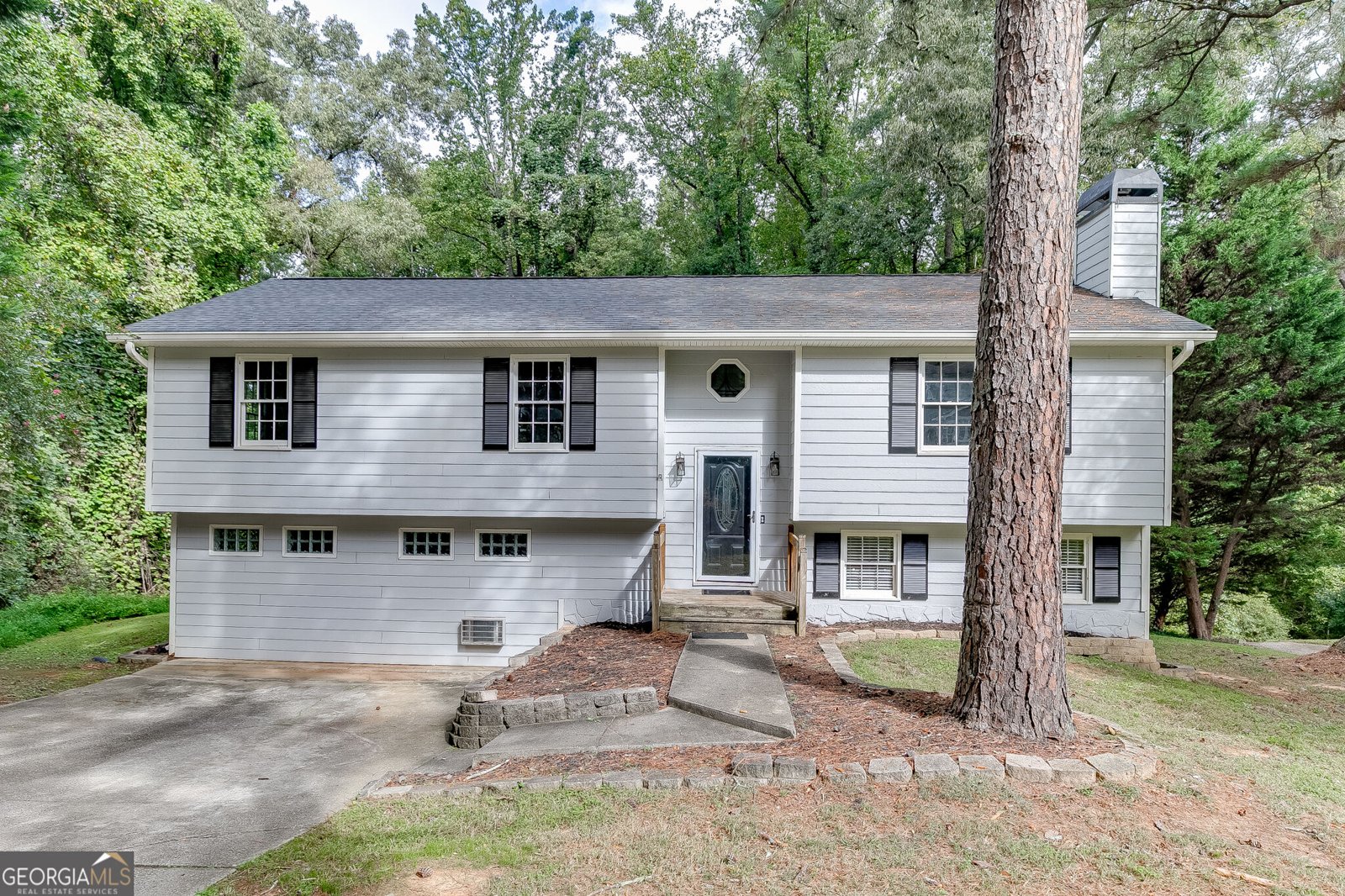 6211 Laurel Wood Trail Flowery Branch - main photo