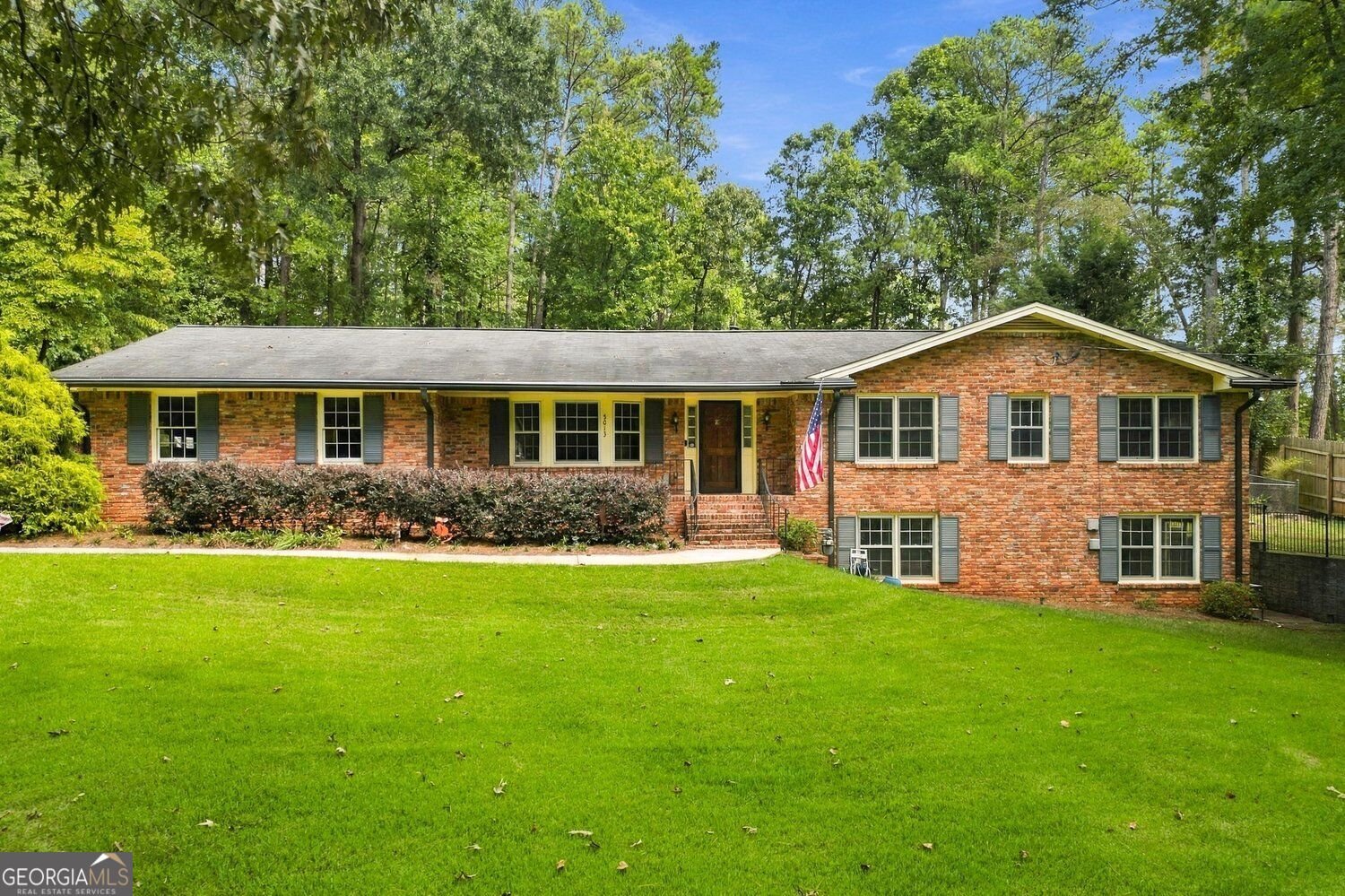 5013 Fox Forest Circle Lilburn - main photo