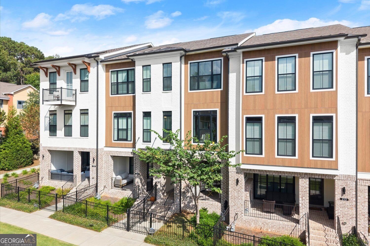 215 Downing Drive Alpharetta - main photo