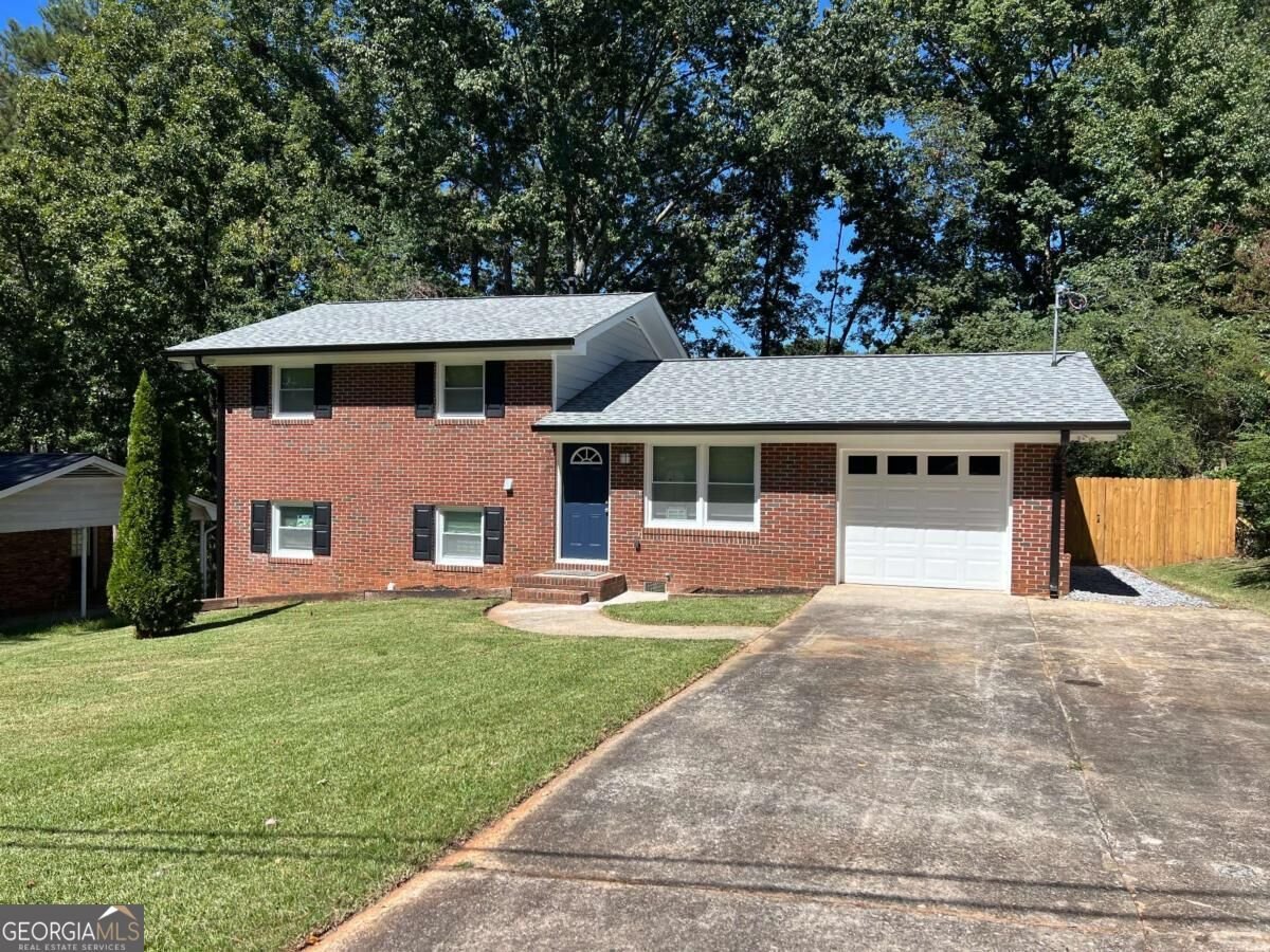988 Tamarack Trail Forest Park - main photo