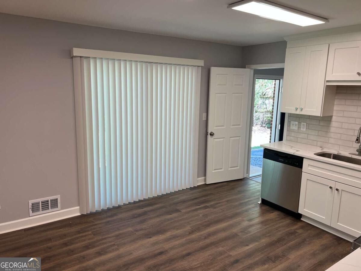 988 Tamarack Trail Forest Park - Photo 6