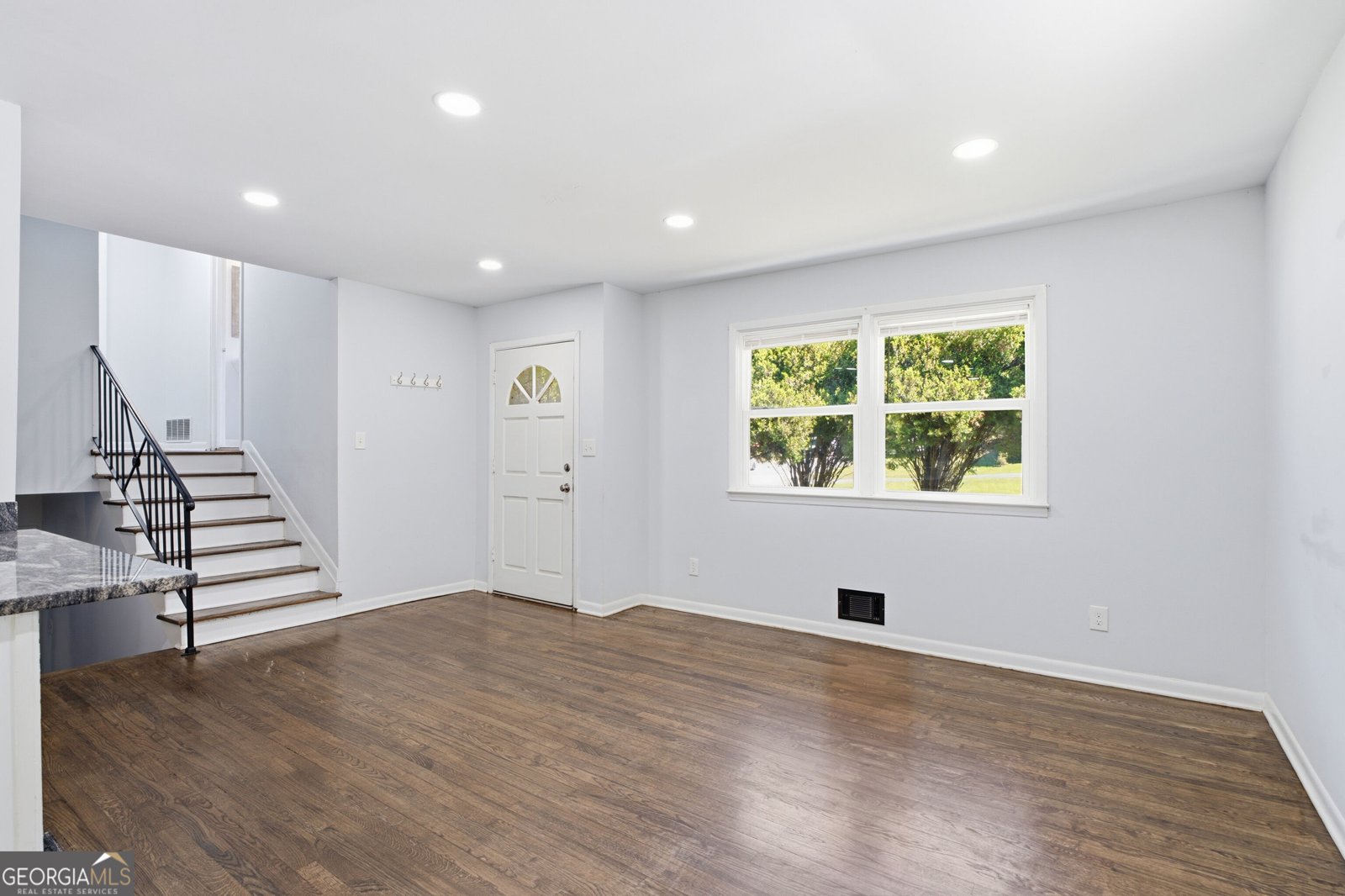 3589 Eisenhower Circle Atlanta - Photo 6