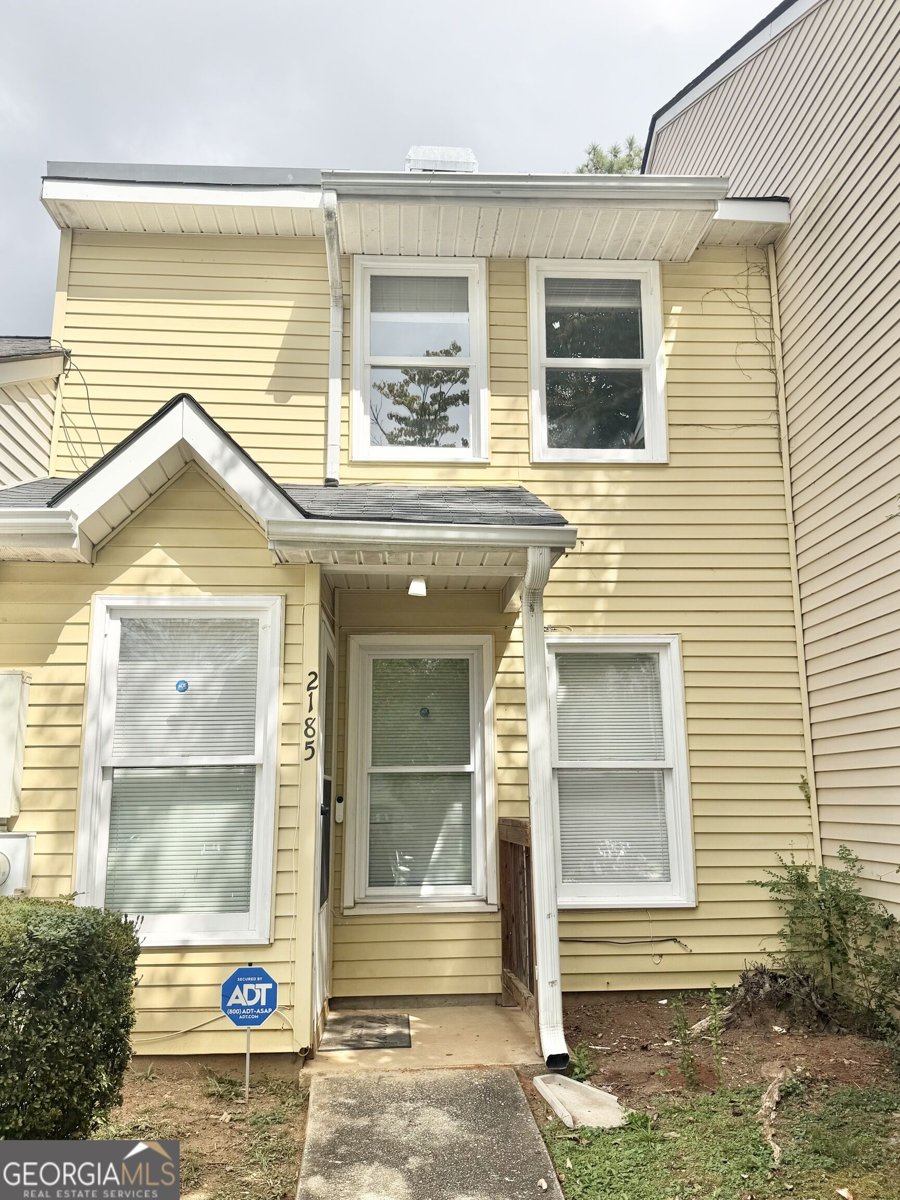 2185 Wellington Circle Lithonia - main photo