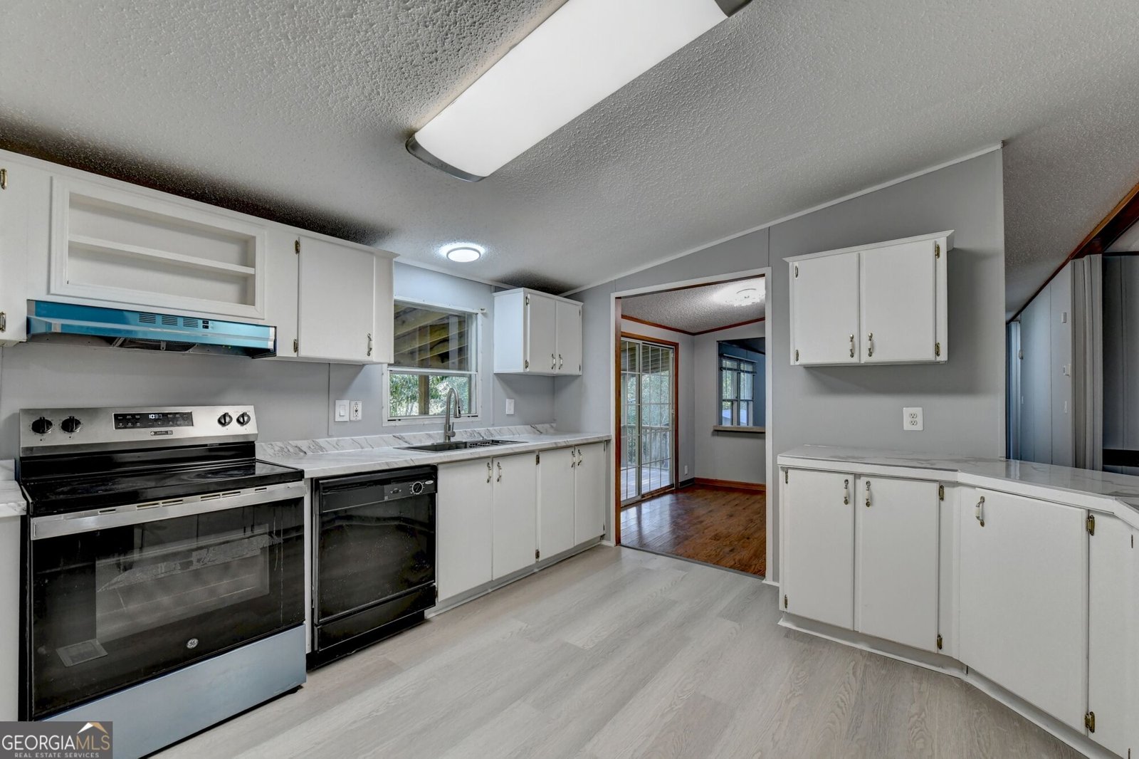 5500 Hemlock Court Lula - Photo 2