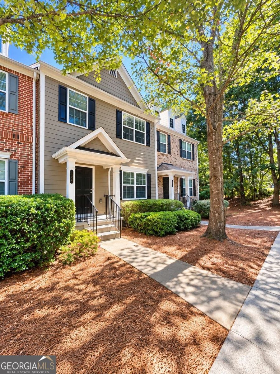 724 Breeze Lane Woodstock - main photo