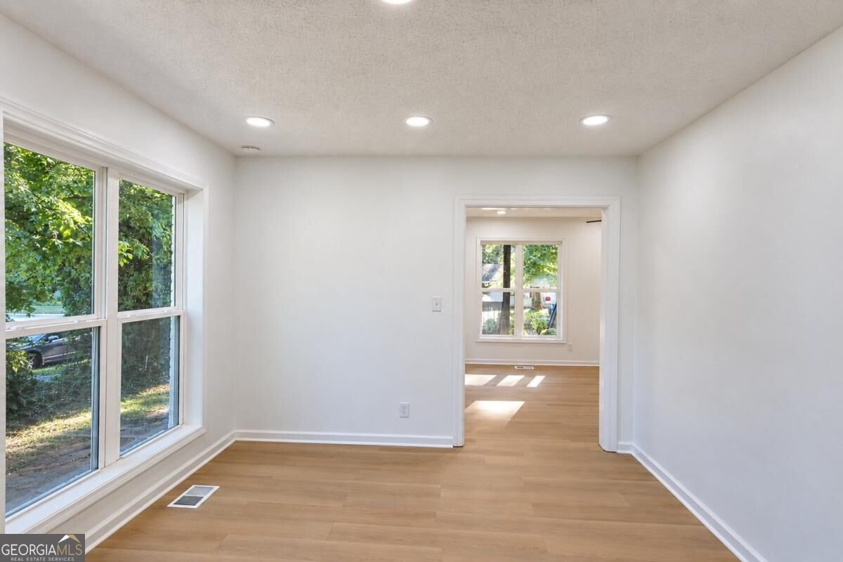 2499 Sylvan Road East Point - Photo 17