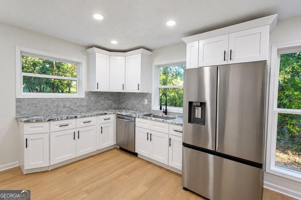 2499 Sylvan Road East Point - Photo 8