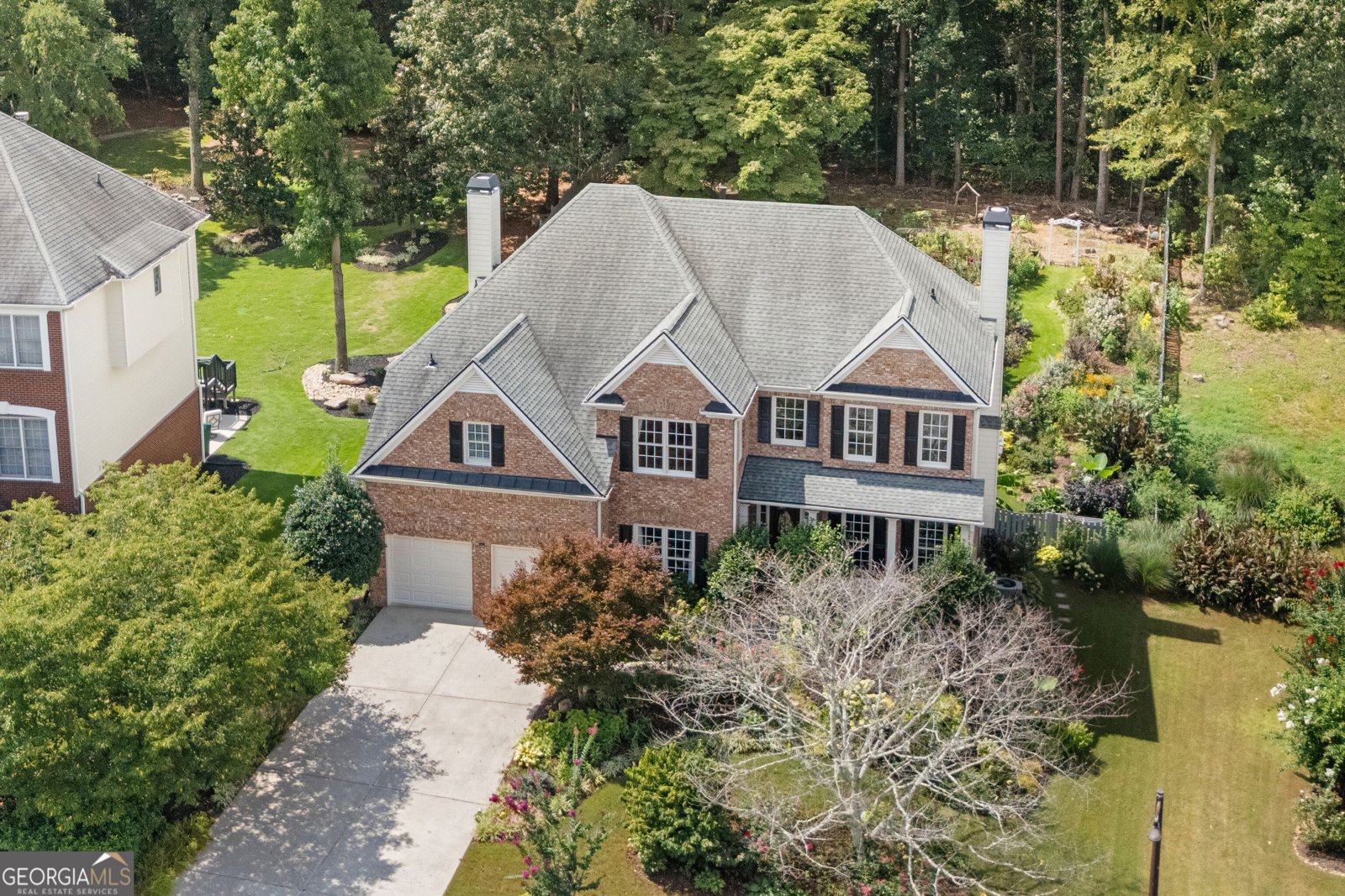 562 Vinings Springs Drive Mableton - main photo