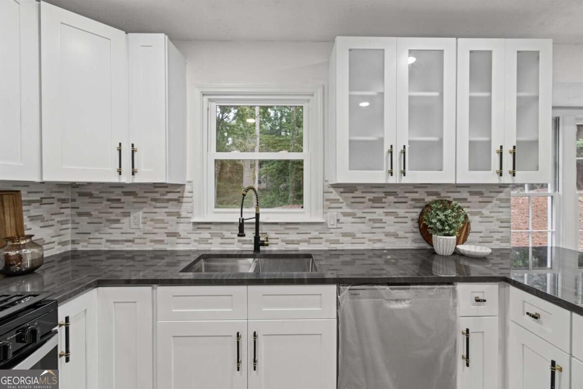 1738 Wedgewood Drive Stone Mountain - Photo 13