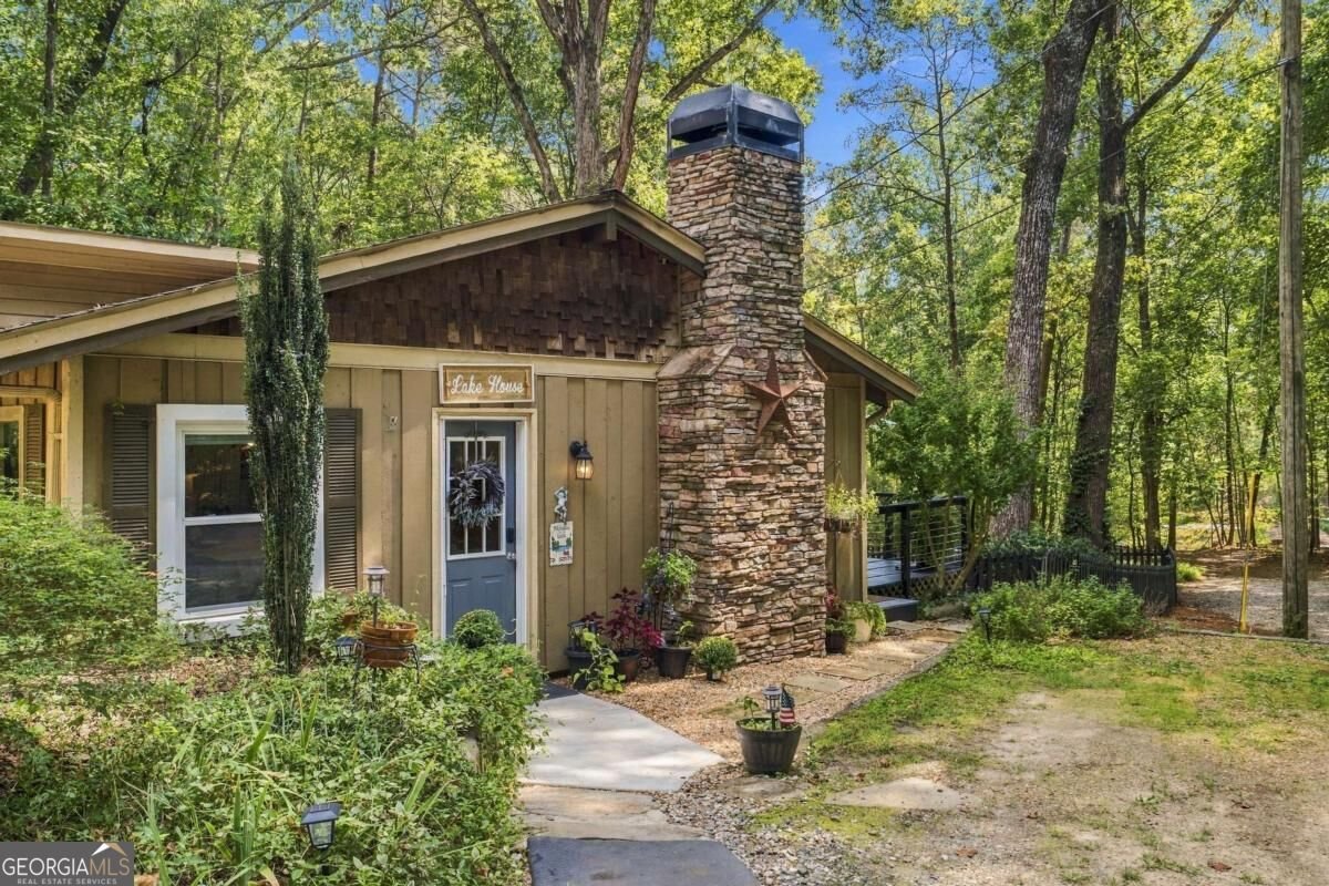 5945 Virginia Drive Cumming - main photo