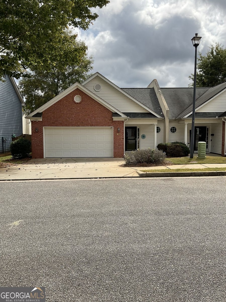 49 Stony Oak Drive Newnan - main photo