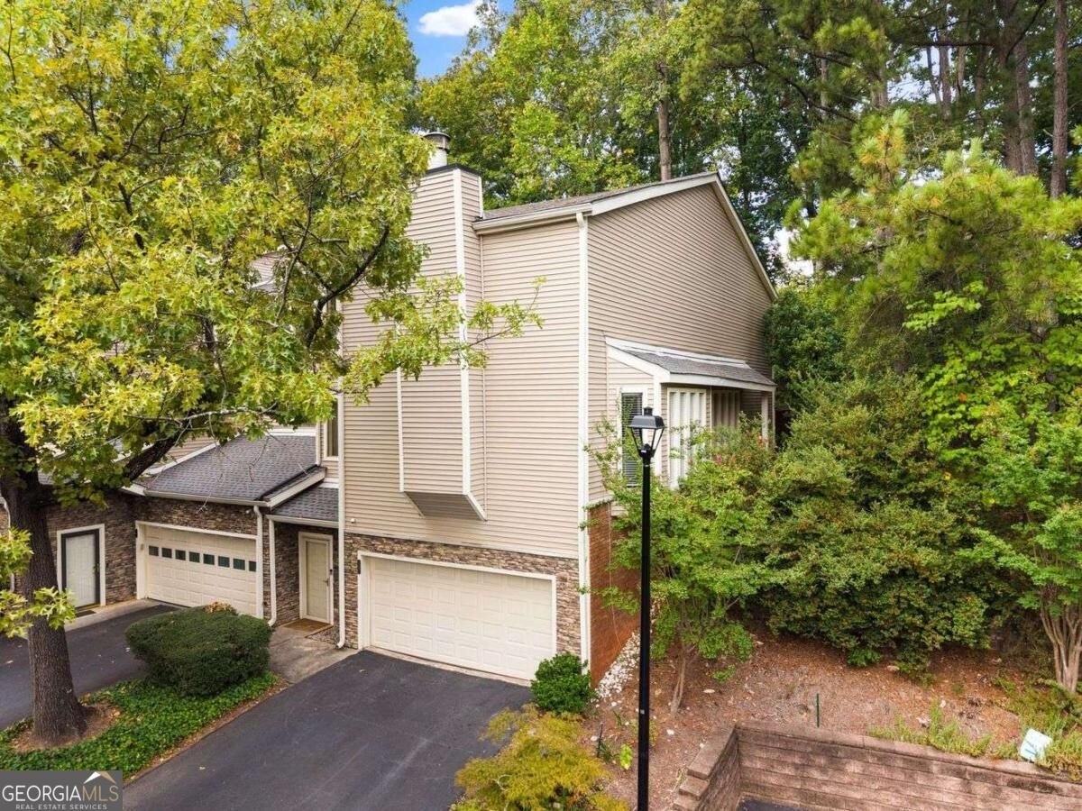 18 Basswood Circle Sandy Springs - main photo