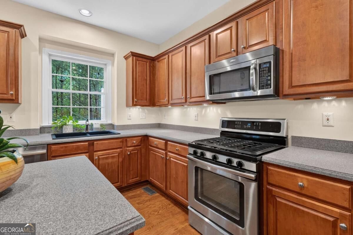 8640 Amsbury Way Cumming - Photo 13